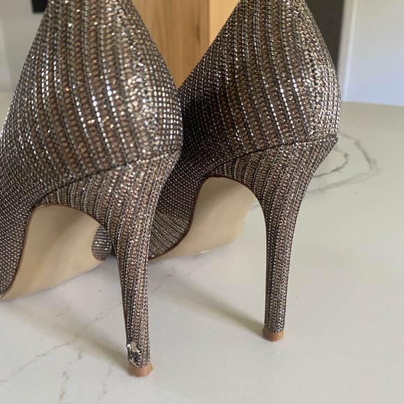 Glam and Gold Carlos Santana Pump size 5 - Picture 5 of 5